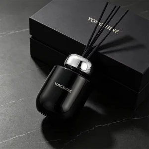 Black Reed Diffuser Set 100ml 200ml Curved Bottom Glass Bottle with Metallic Cap Custom Logo Silk Screen Printing