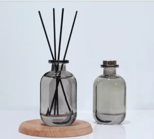 Custom 200ml 100ml Brown Glass Reed Diffuser Bottle with Wood Plug for Essential Oils
