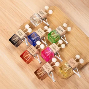 Custom Square 8ml Reed Diffuser Glass Aroma Bottle Vent Car Diffuser Perfume Bottle with Wooden Cap and Clip for Car Decoration