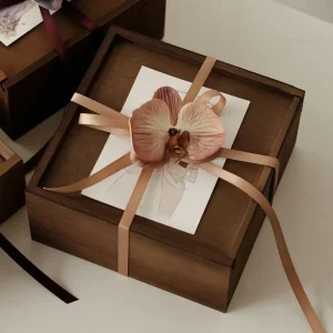Elegant Retro Themed Wooden Gift Box Set Multipurpose for Holiday Presents and Premium Retail Packaging
