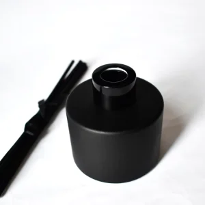 Empty 150ml Aroma Glass Reed Diffuser Bottle with Matte Black Lid for Hotel, Home, and Office