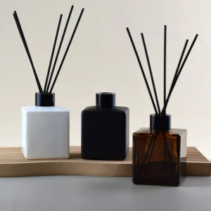Factory Luxury Square Glass Reed Diffuser Bottle 50ml 100ml 150ml 200ml with Aluminum Screwed Gold Silver Cap
