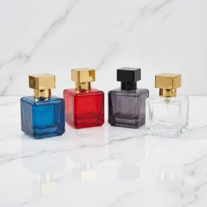 Factory in Stock Luxury 50ml/30ml Square Glass Empty Cosmetic Refill Bottles Press Snap on Perfume Spray Bottles