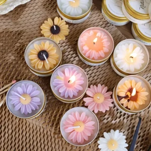Home Decor Unique Chamomile Metal Tins Soy Wax Scented Candles Handmade Souvenirs Gifts Flower Shaped Candles in Jar