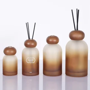 Home Fragrance Luxury Gradient Frosted Amber Reed Diffuser Glass Bottle with Wooden Lid