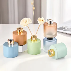 Luxury 100ml 120ml Cylindrical Glass Aroma Diffuser Bottle with Screw Cap & Screen Printing for Home Fragrance Air Diffusers