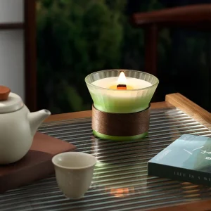 Modern Soy Wax Aromatherapy Candle in Water Lily Style Small Indoor Ornament for Home Decoration and Birthday Gifts