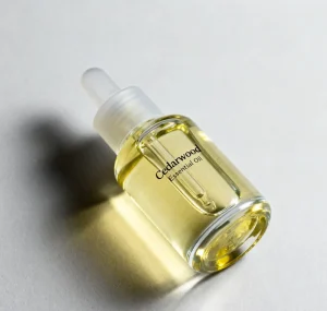 Natural Cedarwood Essential Oil Of High Quality Special Grade