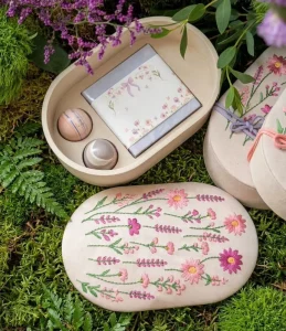 Premium Perfume Rigid Paper Box Oval Custom Velvet 3d Embroidered Fragrance Perfume Sample Gift Set Box Packaging with Bow Strap