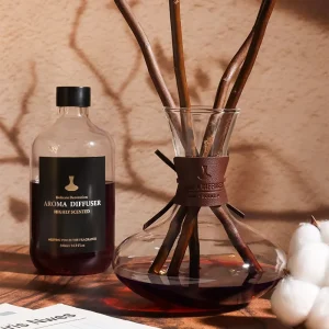 Private Label Long Lasting 500ml Decanter Glass Lavender Fragrance Reed Diffuser for Strong Throw Ambient Scenting