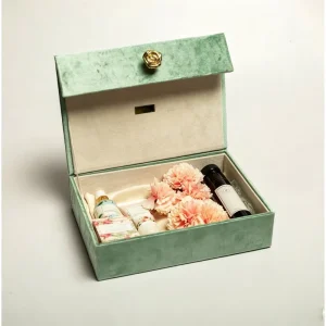 Sage Green Velvet Gift Box Flip Open Body Skincare Gift Sets Wedding Magnetic Closure Gift Box Packaging Wooden Makeup Organizer