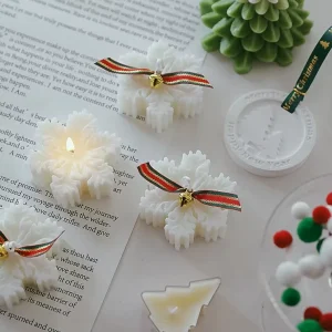 Snowflake Handmade Soy Wax Christmas Scented Candle English Pear Freesia Atmosphere Gift Custom ODM Corporate Souvenir