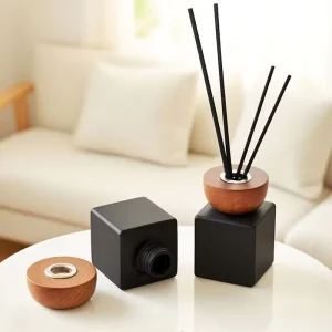 Square Black Matte Glass Reed Diffuser with Wooden Cap 50ml 100ml 150ml 500ml No-Fire Aromatherapy Bottles with Packaging
